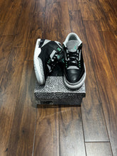 Air Jordan 3 Retro "Green Glow"